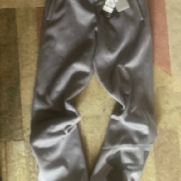 Boys Under Armour Pants. New with tags - Picture 2 of 5